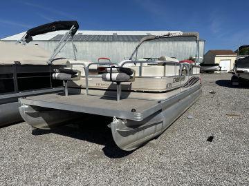 2010 Crestliner Suncast 2185 Angler