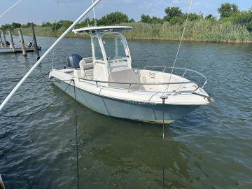 2017 Everglades 230 Center Console