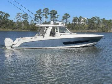 2017 Boston Whaler 420 Outrage