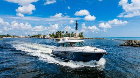 2019 TIARA YACHTS 49 COUPE