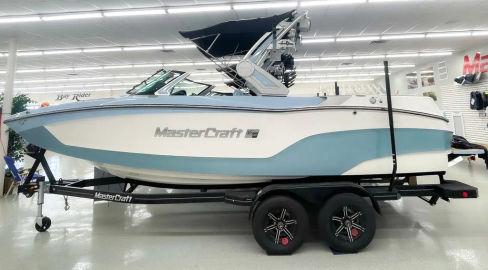 2023 MasterCraft XT22