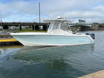 2016 Robalo R300 Center Console