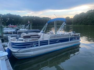 2018 Sun Tracker 24 DLX Fishin' Barge