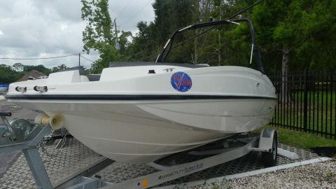 2018 Bayliner 190 Deck Boat