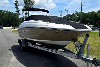 2015 Sea Ray 240 Sundeck