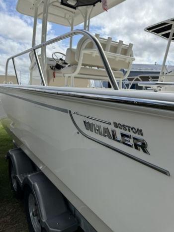 2025 Boston Whaler 210 Montauk