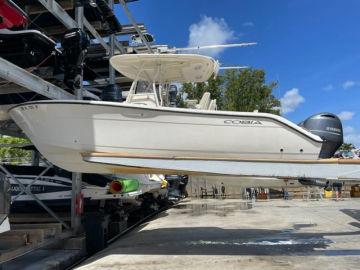 2019 Cobia Boats 261 Cente Console