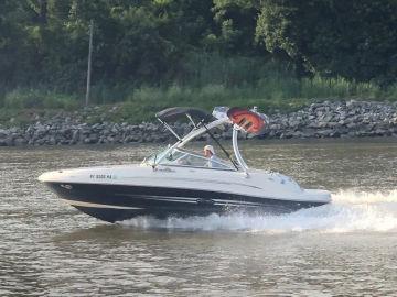 2007 Sea Ray Sundeck 200