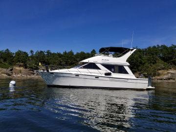 1999 Bayliner 3988 Motoryacht w/ THRUSTER