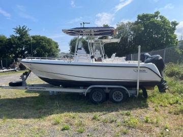 2004 Boston Whaler 210 Outrage