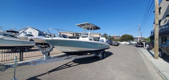 2017 Boston Whaler 240 Dauntless