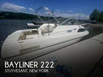 2005 Bayliner Classic 222