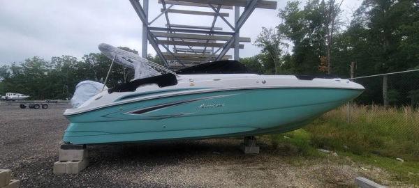 2024 Hurricane SunDeck 2400 OB