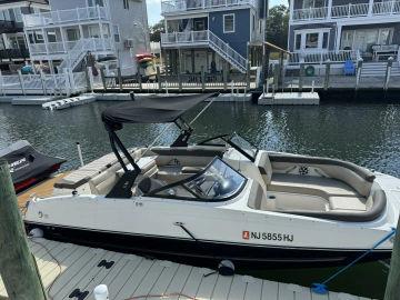 2017 Bayliner 215 Deck Boat