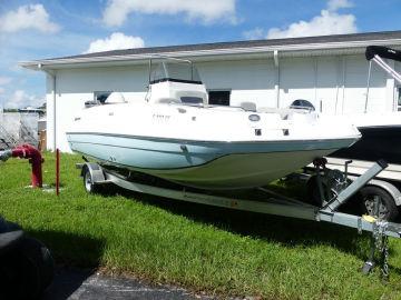 2020 Hurricane Sundeck Sport 211 OB