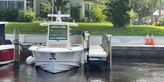 2021 Boston Whaler 330 Outrage