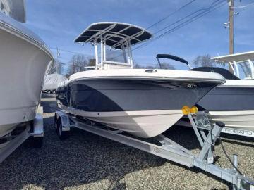 2023 Robalo R200 Center Console