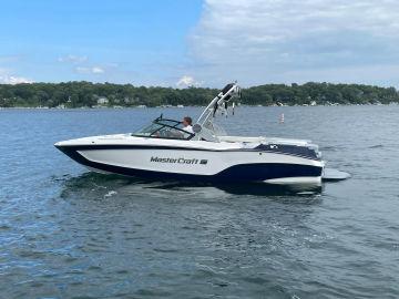 2023 MasterCraft XT23