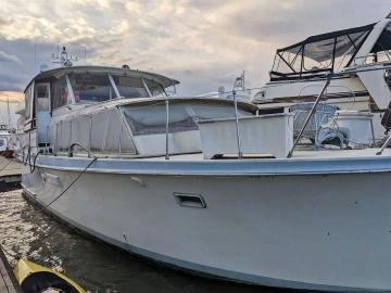 1969 Hatteras Twin Cabin Cruiser