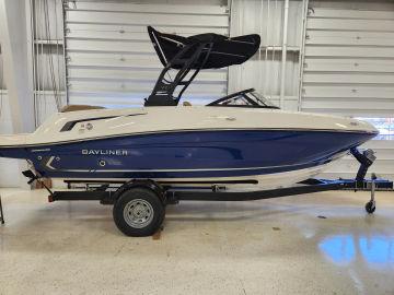 2024 Bayliner VR5 Bowrider