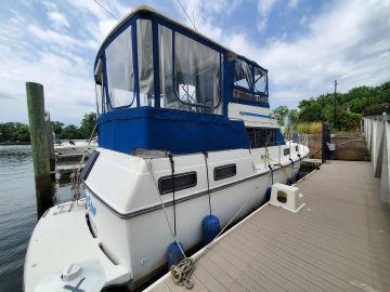 1988 Carver 3607 Aft Cabin