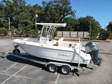 2017 Robalo R222