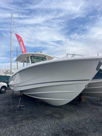 2024 Boston Whaler 350 Realm