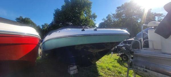 2024 Hurricane SunDeck 2400 OB