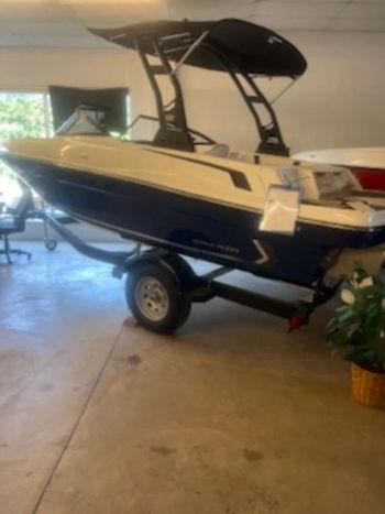 2023 Bayliner VR4 Bowrider - Outboard