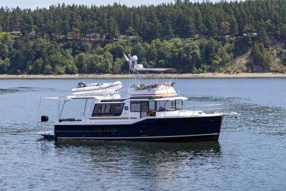 2025 RANGER TUGS 43 Command Bridge