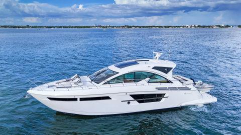 2019 CRUISERS YACHTS 54 CANTIUS