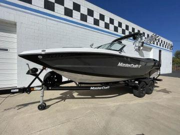 2021 MasterCraft XT22