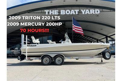 2009 Triton Boats 220 LTS