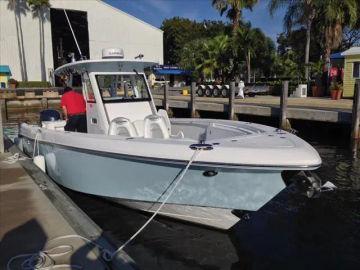 2012 Everglades Boats 325CC