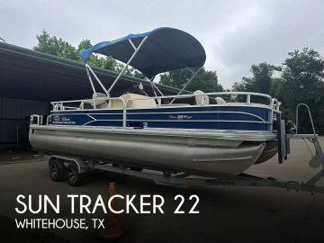 2017 Sun Tracker 22DLX Fishing Barge