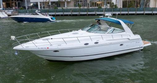 2002 Cruisers Yachts 3870 Express