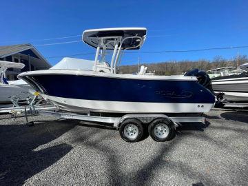 2024 Robalo R230 Center Console