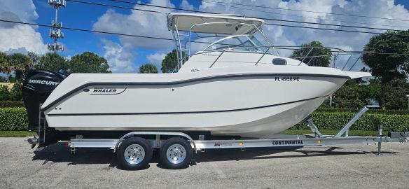 2011 Boston Whaler 255 Conquest