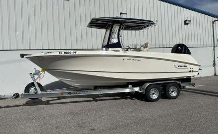 2011 Boston Whaler 220 Outrage