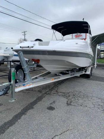 2023 Sea Pro 2400 SC Deck Boat