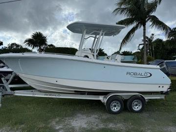 2025 Robalo R230