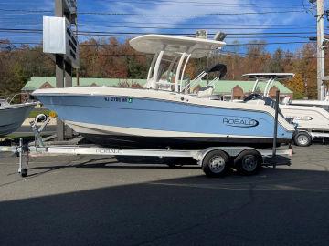 2022 Robalo R222 Center Console