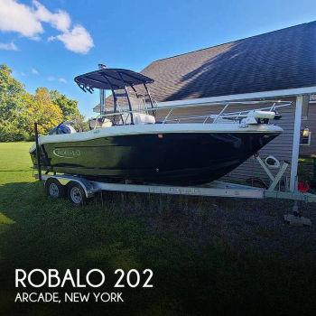 2019 Robalo R202 Explorer