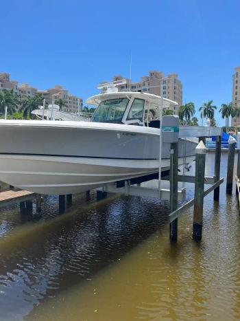 2018 Boston Whaler 38'