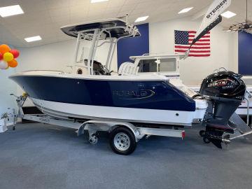 2023 Robalo R230 Center Console