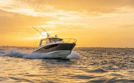 2024 Boston Whaler 405 Conquest