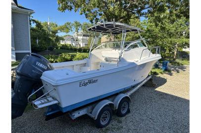 2004 Edgewater 225 Express