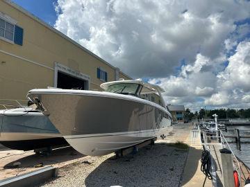 2025 TIARA YACHTS 38 LS