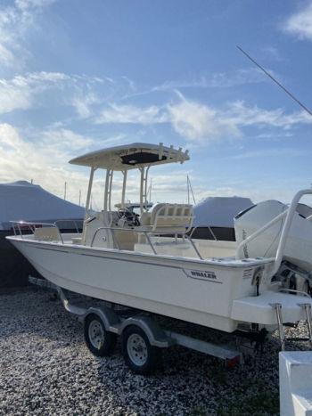 2024 Boston Whaler 210 Montauk