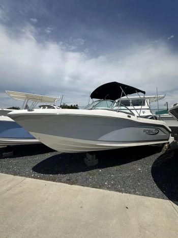 2024 Robalo R207 